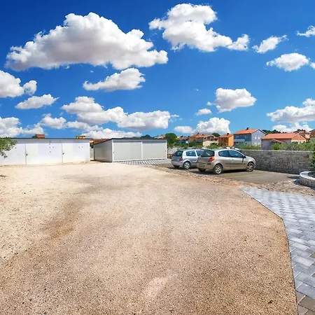 Aparments David 1376 שטיניאן
