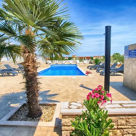 Apartamento Aparments David 1376 Štinjan